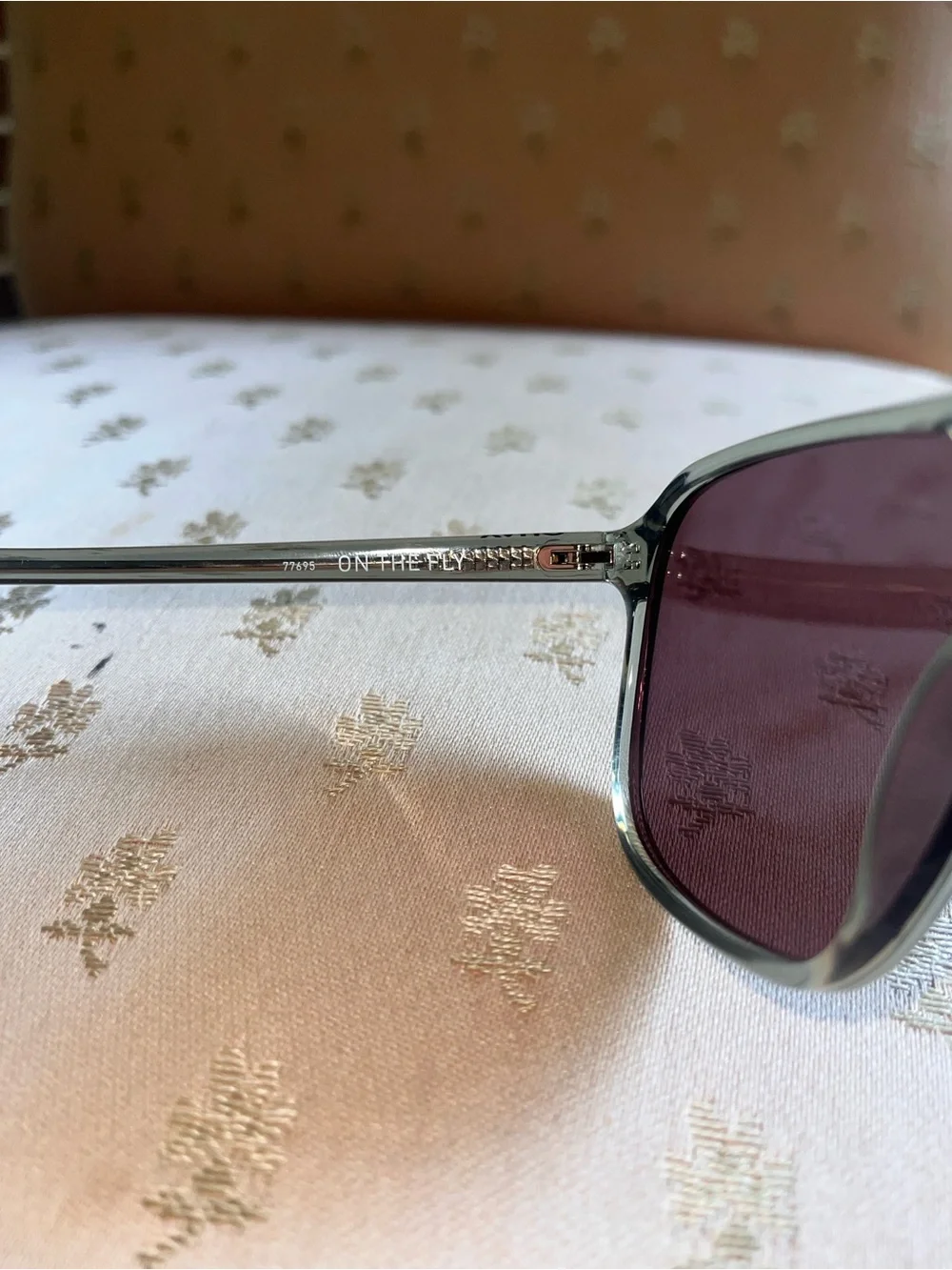 Quay On The Fly sunglasses excellent condition